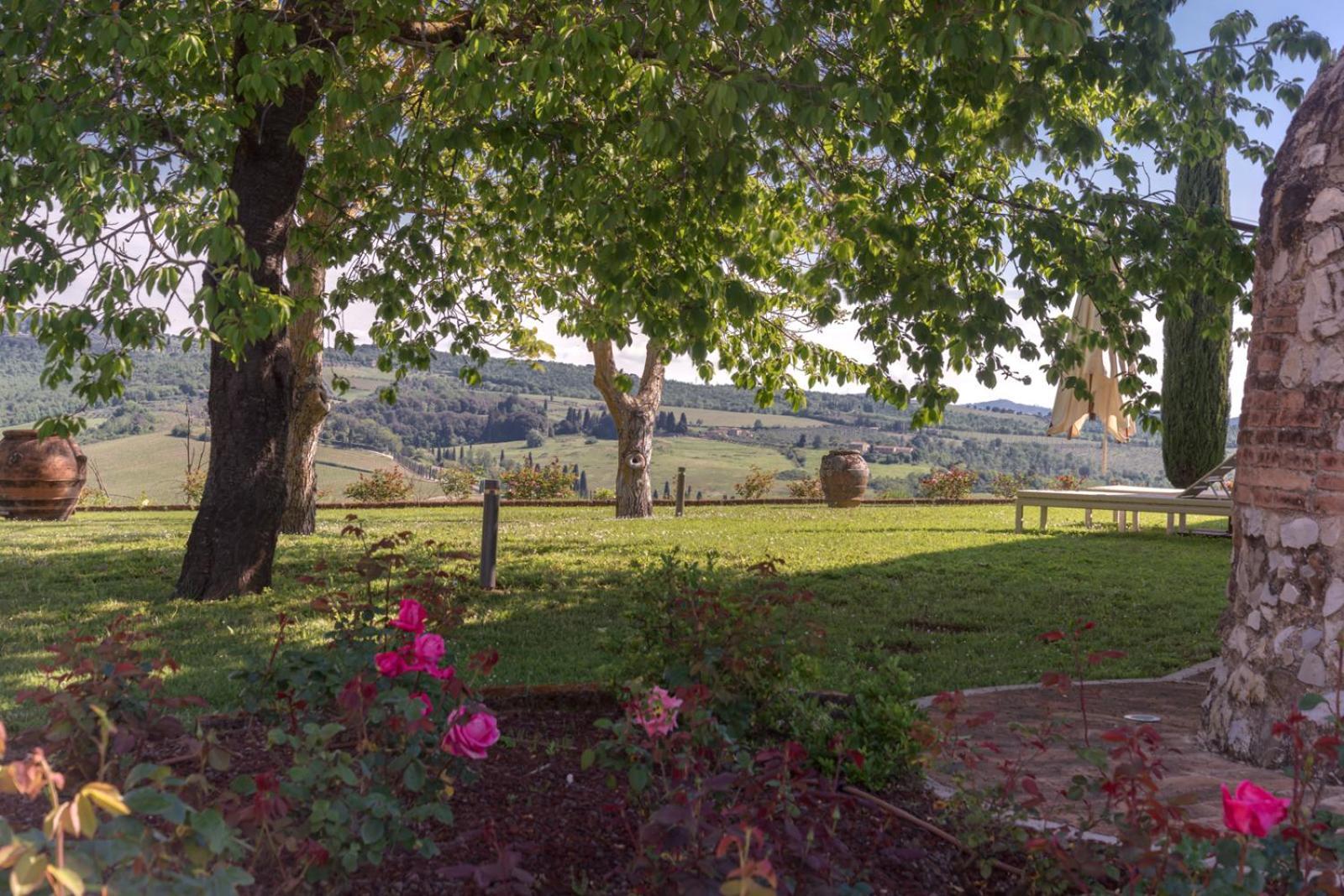 Villa Il Castagno Wine & Resort Siena Exteriör bild